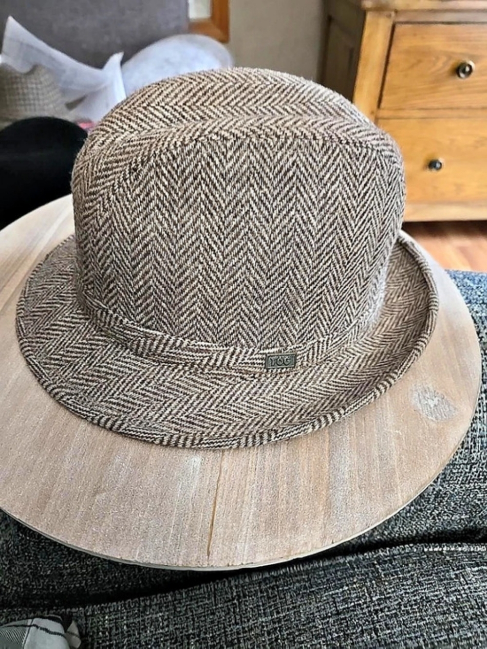 FOG London Fog Herringbone Hat in Brown Large Like New
